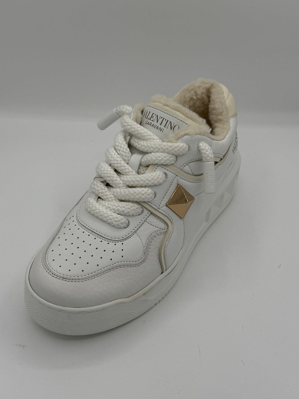 Thumbnail: Valentino One Stud Leather Sneakers. SZ 39.5