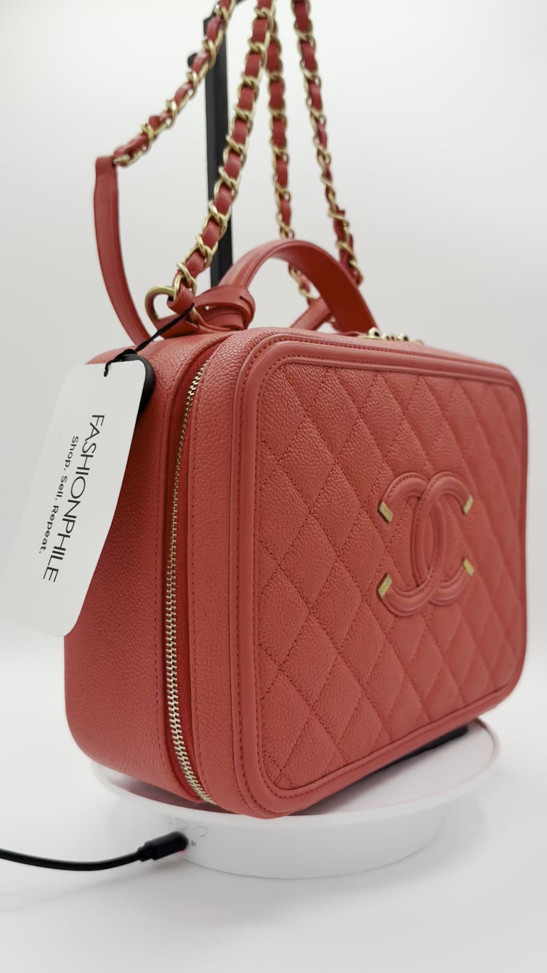 Chanel Filigree top handle vanity caviar/gold hardware