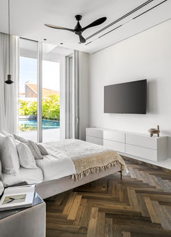 סוויטת הורים פונה לבריכה