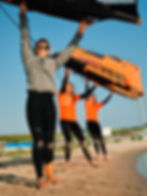 Leren wingfoilen voor beginners. De eerste kennismaking met wingsurfen