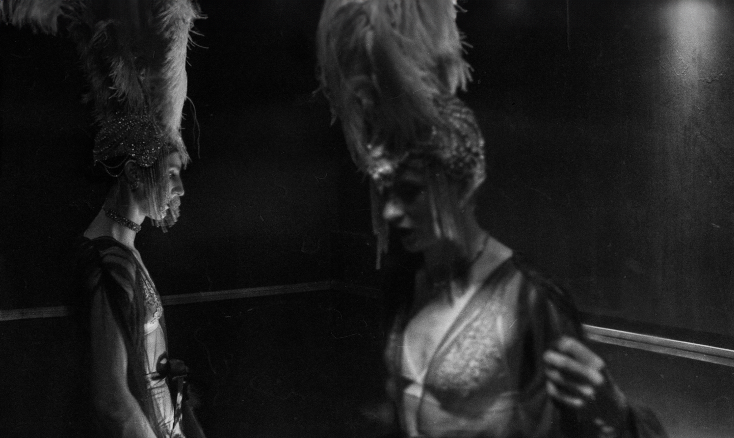 Ami Bention. Jador La Vie getting ready before a show. 