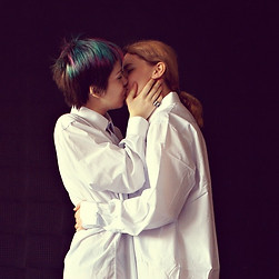 kiss-2897401_1280.jpg