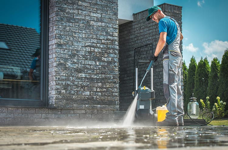 Best Eye Protection for Pressure Washing Jobs