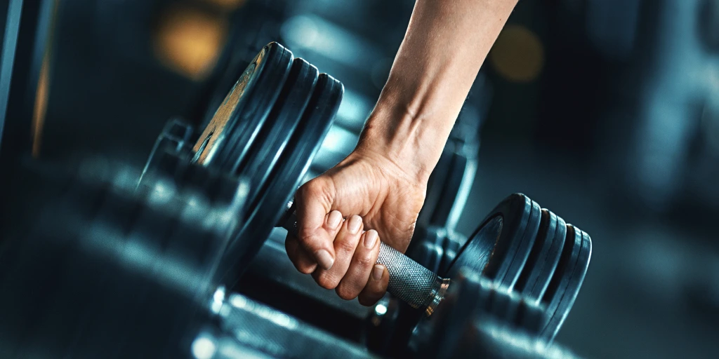180517-weightlift-exercise-dumbell-ac-420p.webp