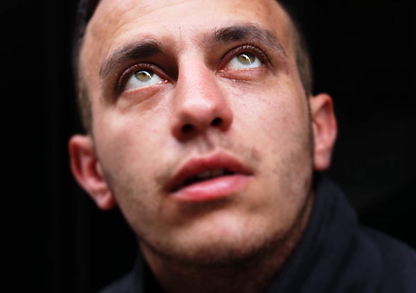 Derryn-Looking-Up111.1kb.jpg
