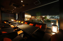 全天候対応のテラス席