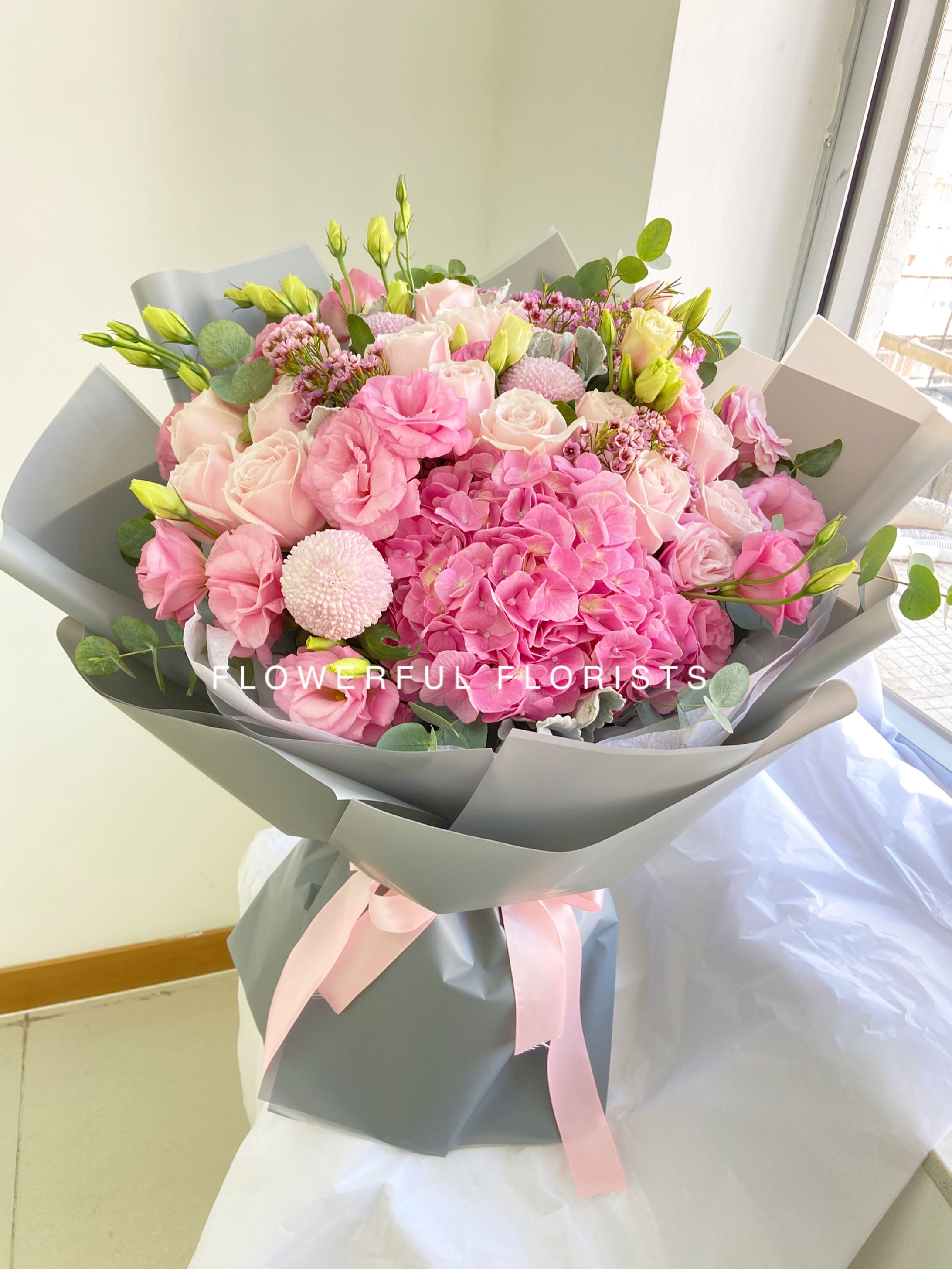 BO126 淺粉玫瑰、繡球花束