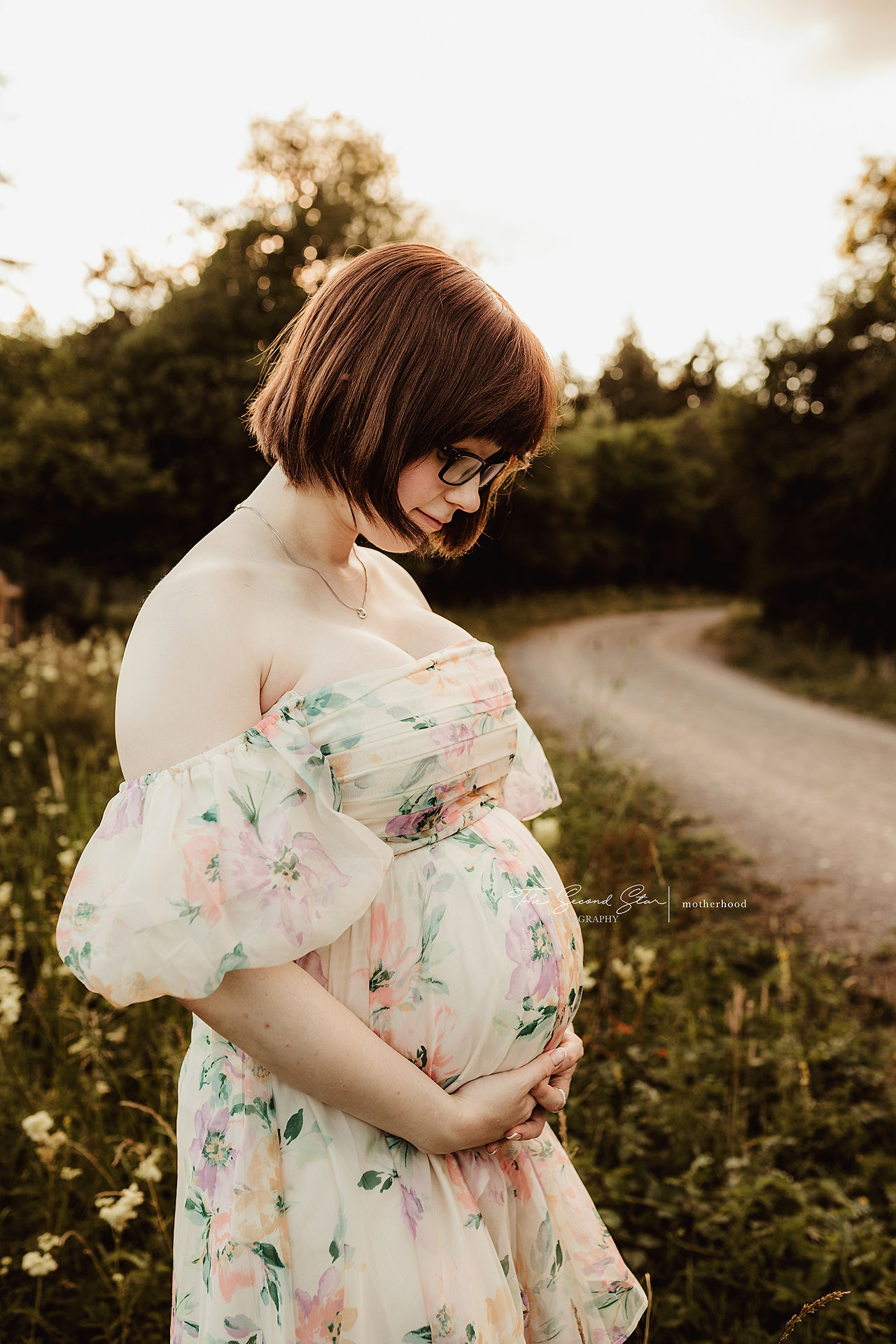 Maternity photoshoot Oxfordshire, sunset photoshoot