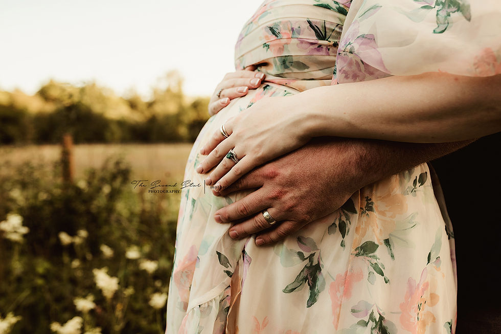 Maternity photoshoot Oxfordshire, sunset photoshoot