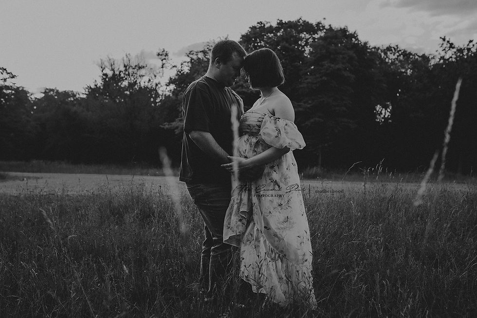 Maternity photoshoot Oxfordshire, sunset photoshoot