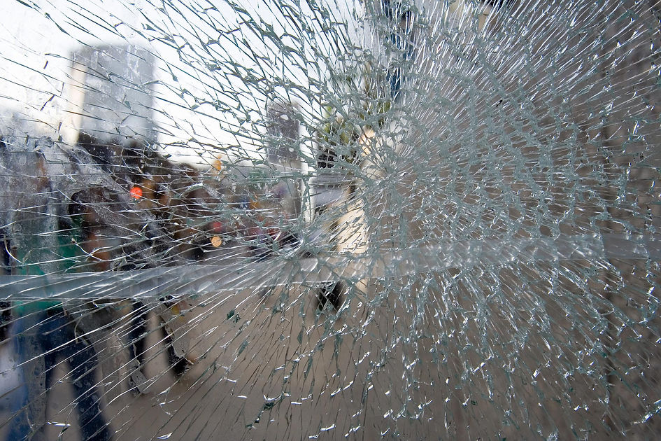 Broken pane of laminated glass