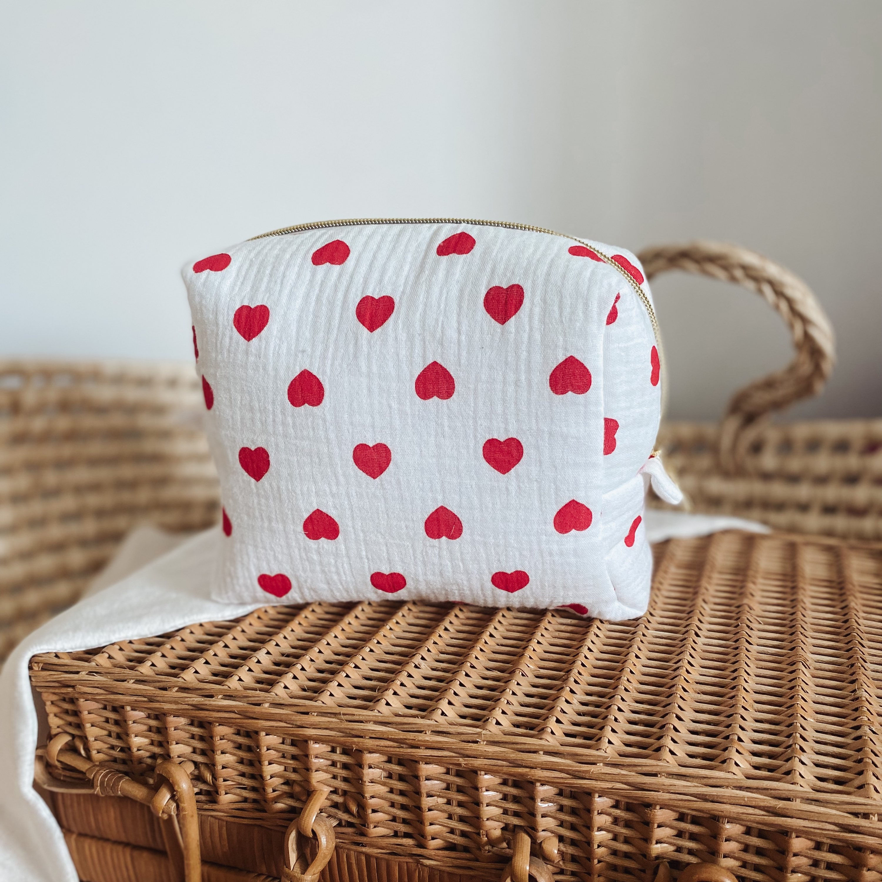 trousse de toilette en double gaze motif coeur