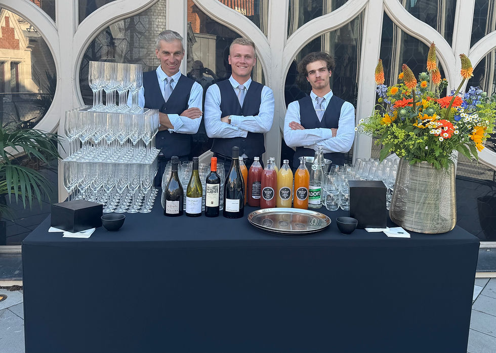 A Paris sur la terrasse de la cité de l’économie