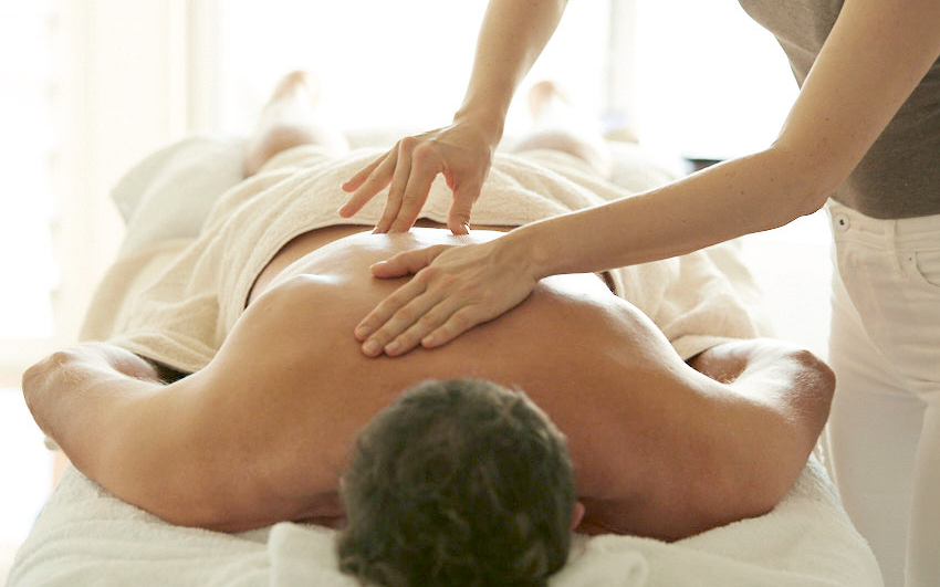 _0000_Christina-Hecke-BackMassage.png