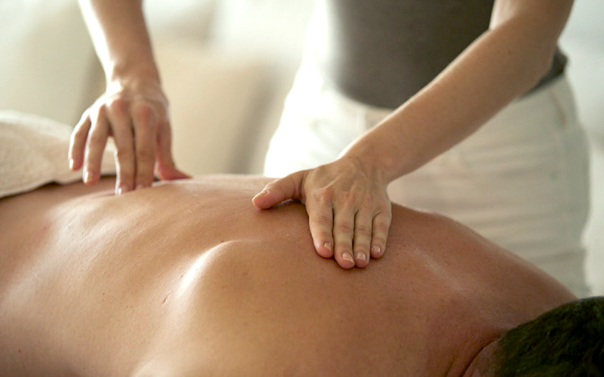 _0005_Christina-Hecke-BackMassage.png