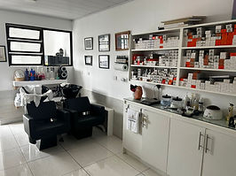 Di Francesco ofrece tratamientos de estética corporal, bienestar integral y terapias naturales en un entorno profesional.