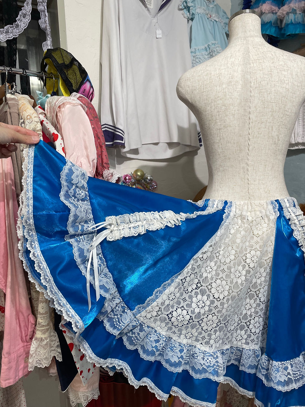 サムネイル： blue satin Princess skirt