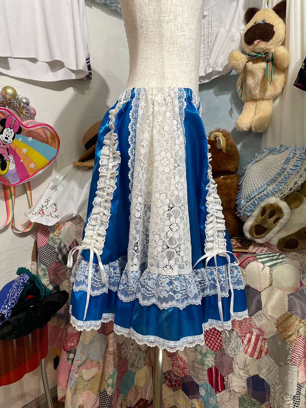 サムネイル： blue satin Princess skirt
