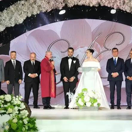 Eski Yorumcu Sinan Engin'in Kızı Şatafatlı Bir Düşün Yaşadı