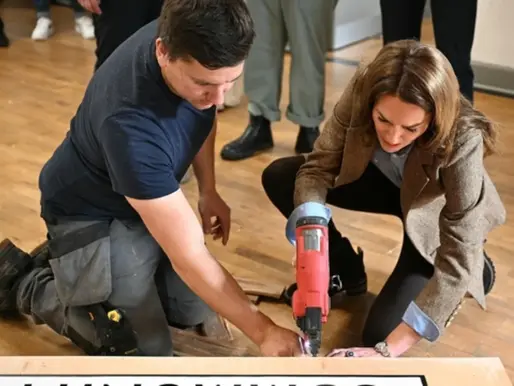 Galler Prensesi Catherine Kate Middleton'dan Tadilata Yardım El