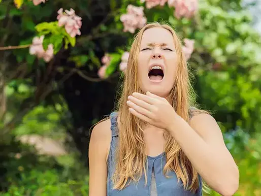 Dışarı Çıkmadan Önce Uyarı: Masum Bir Hapşırık, Astımın Habercisi Olabilir!