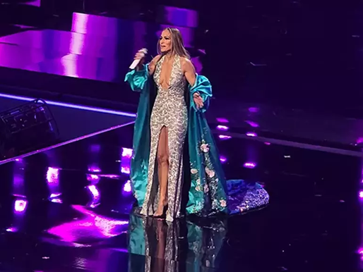 Jennifer Lopez’den Moda Maratonu: Gecede 8 Elbiseyle Podyumda Gibi Yürüdü
