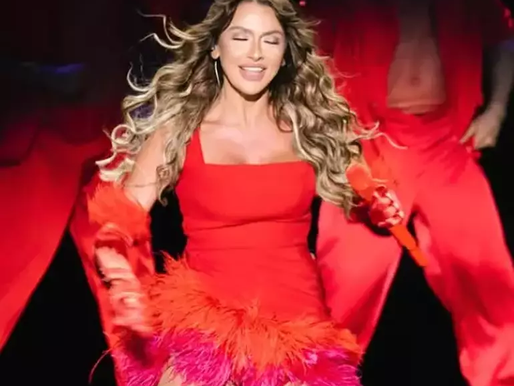 Sahne Onundu, Gözyaşı da… Hadise Kırmızı Elbisesiyle Hem Büyüledi Hem Duygulandırdı
