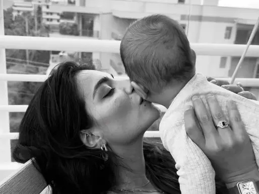 Ünlü Oyuncu Melisa Aslı Pamuk Oğlu İle Birlikte Sosyal Medyaya Fotoğraflar Yükledi