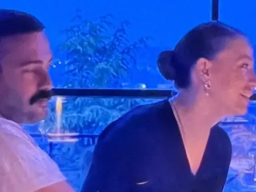 Serenay Sarıkaya ve Mert Demir'in Hayranları Fotoğrafını Hayranları Çekti