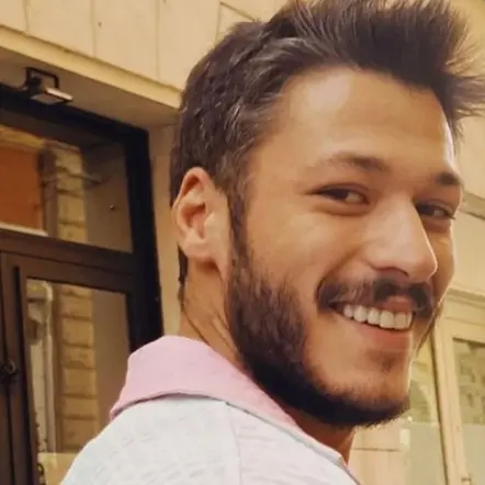 Yakışıklı Oyuncu Kubilay Aka Tarzında Yeniliğe Gitti