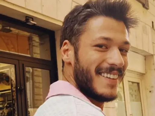 Yakışıklı Oyuncu Kubilay Aka Tarzında Yeniliğe Gitti