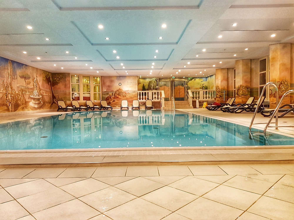 Swimming pool in Riessersee hotel