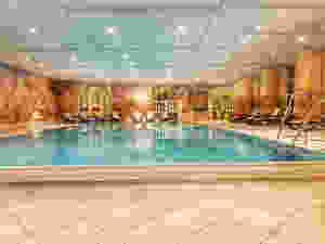 Swimming pool in Riessersee hotel
