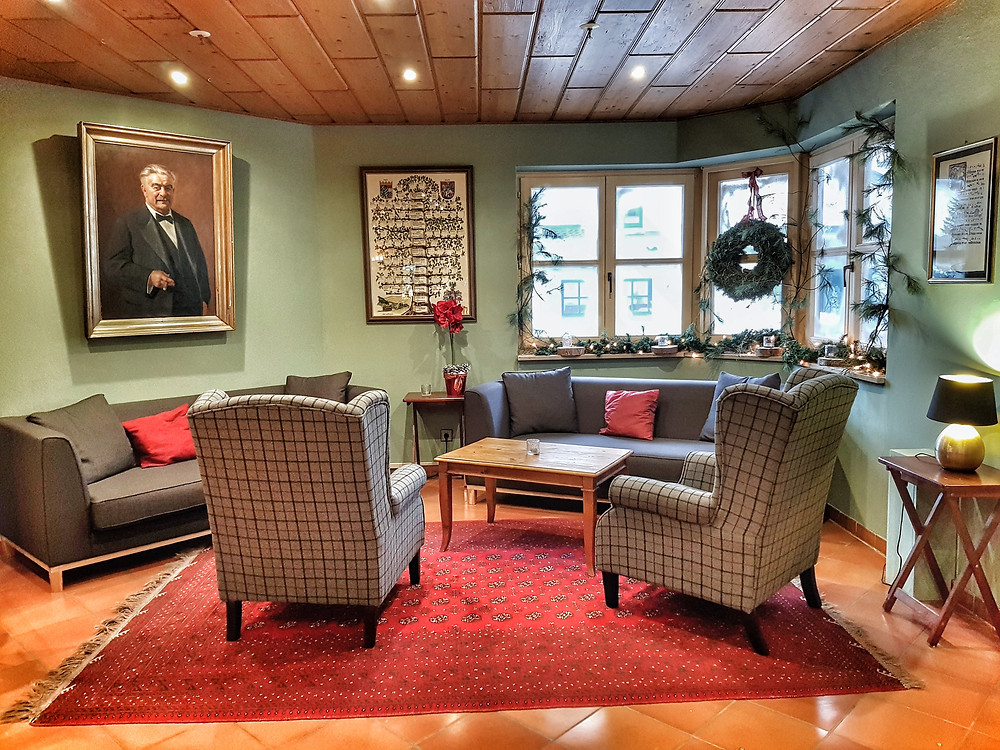 Lobby with a chill corner of a Riessersee hotel