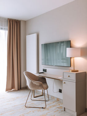 Profesionální fotografie hotelového pokoje připravená pro marketing a propagaci na sociálních sítích