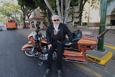 Foto con Electra 105 en Plaza Altamira.jpg