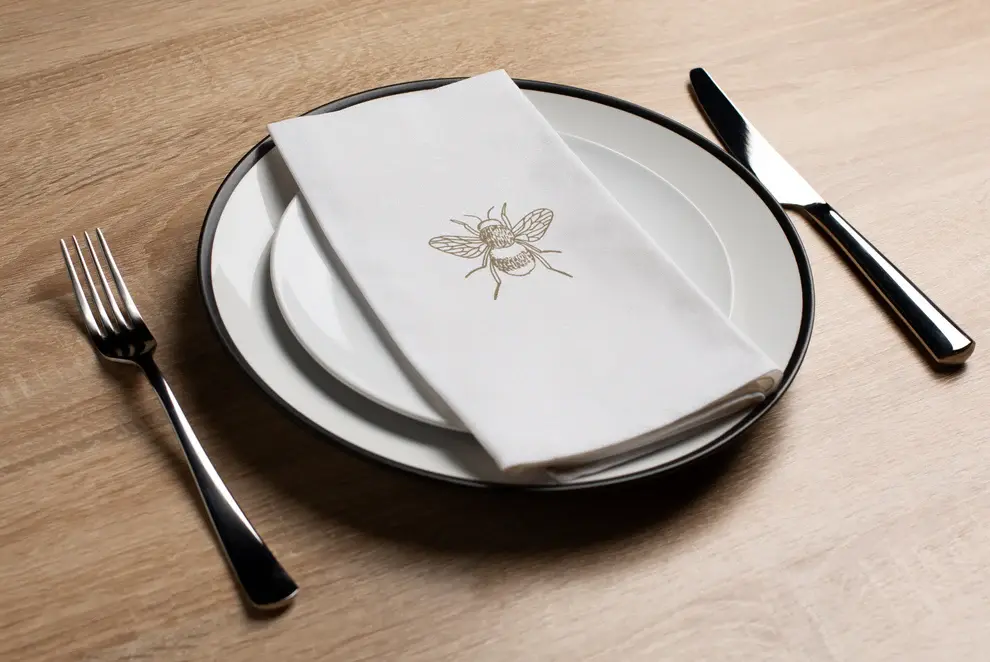 Gold Bee  Napkin (16 Count)