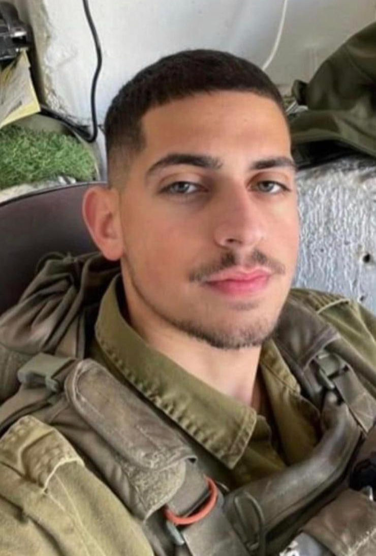 Shimon-Elroee, son of Rafael (Rafi) and Iris, brother to Oriah, Yahel, Naorah, and half-brother to Lihia Esther. He grew up in Beit She’an and was a loving uncle to seven nieces and nephews. Served as a combat soldier in the Border Defense Corps, 414th Battalion, as a surveillance balloon operator. He was known for his bright smile, kindness, and humility. He was creative, talented, and full of imagination, a gifted musician and knowledgeable in many areas. Friends described him as someone always there for others. Fell on October 7th defending the homeland. He was 20 years old.