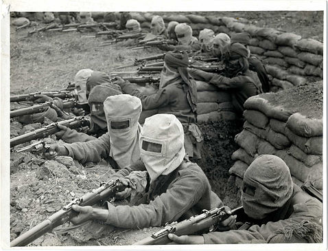 indian-infantry-digging-trenches-prepare