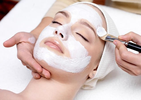 soin-du-visage-a-domicile-gratuit-crème-