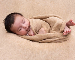 bébé endormi pendant sa sénce photo naissance à Eysines