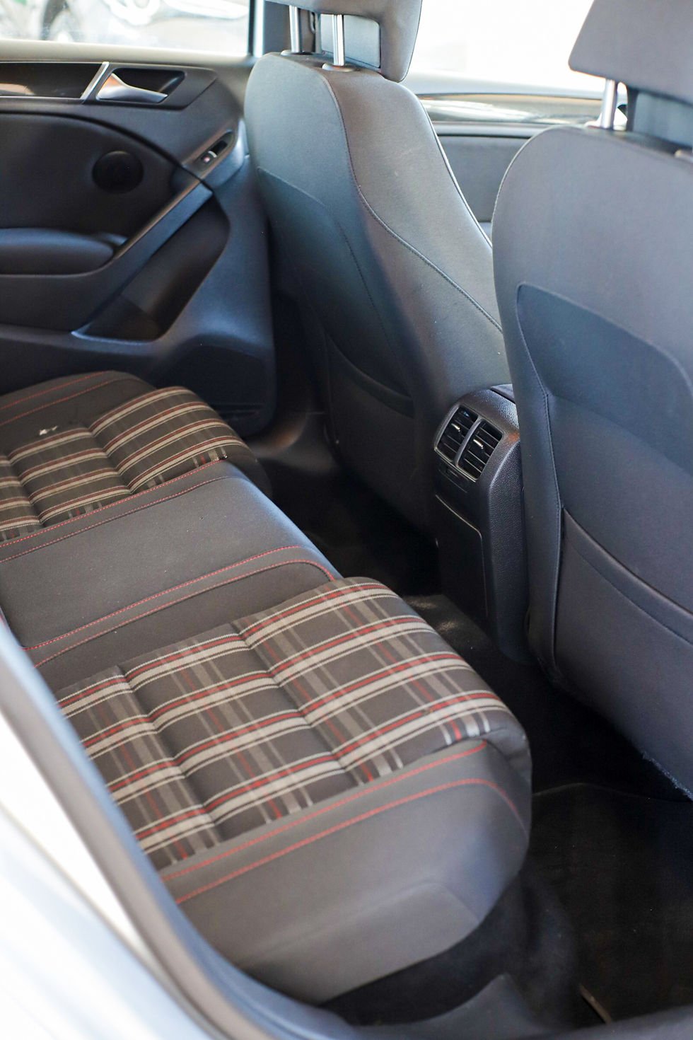 Miniatura: Volkswagen Golf GTI 
