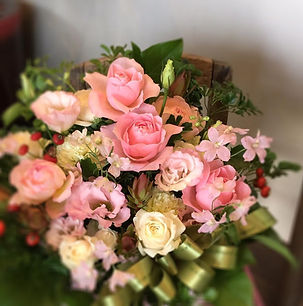 山梨県中央市　花屋　丹沢　祝い花　アレンジメント　プレゼント　切り花　誕生日　記念日　結婚記念日　退職祝い　送別会　発表会