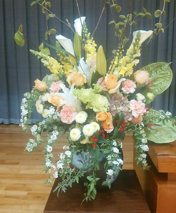 山梨県中央市　花屋　丹沢　祝い花　壺花・卒業式・卒園式・離任式・発表会　記念日　送別会