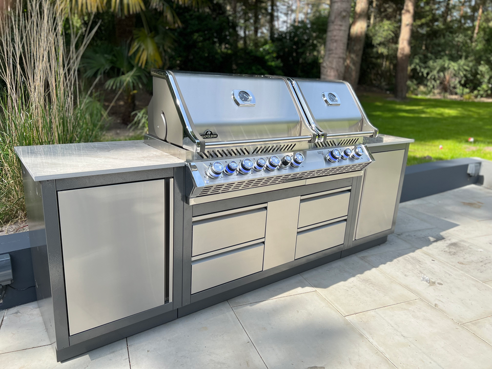 Napoleon-outdoor-kitchen-with-prestige-pro-825-grill