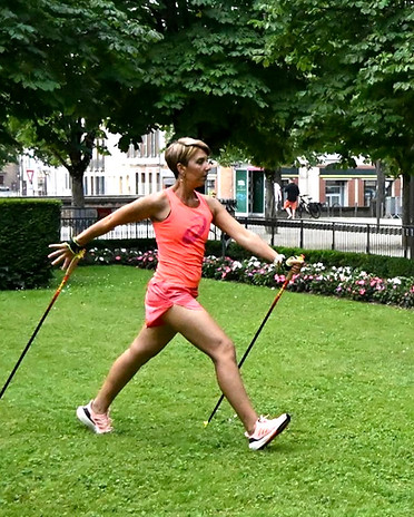 Nathalie GILBERT coach experte marche nordique formatrice et auteure de la Méthode 360