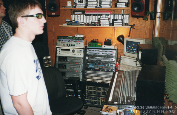 Studio_BT_Desk_web.png
