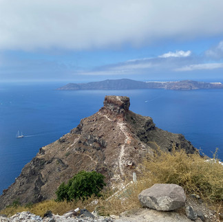 Views of Skaros Rock, with sky and sea in background