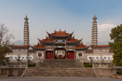 Dali_Yunnan_China_Temple-01