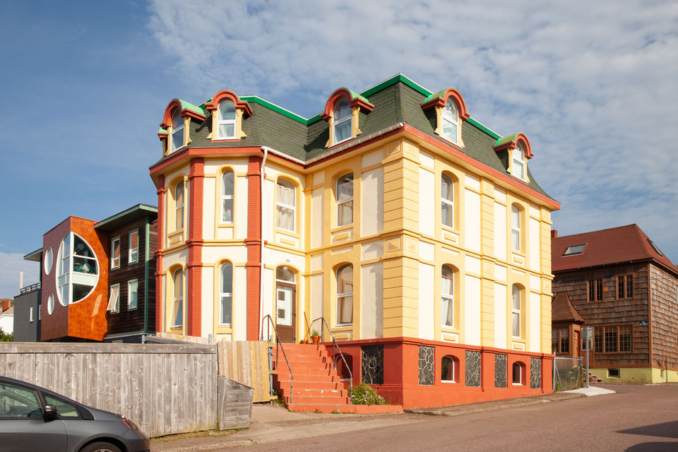 Ancien bâtiment historique de Saint-Pierre-et-Miquelon ayant servi de centre logistique pour le trafic d’alcool entre Montréal, les États-Unis et Saint-Pierre durant la Prohibition.